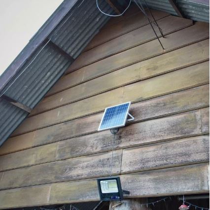 Projecteur solaire à intensité variable LED/12W/3,2V 6000K IP65 5000 mAh + Télécommande