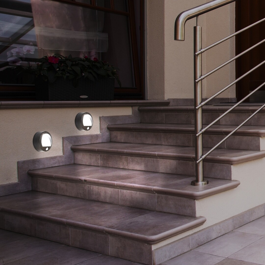LED Außen-Wandleuchte mit Sensor LED/1,5W/3xAA IP44 schwarz