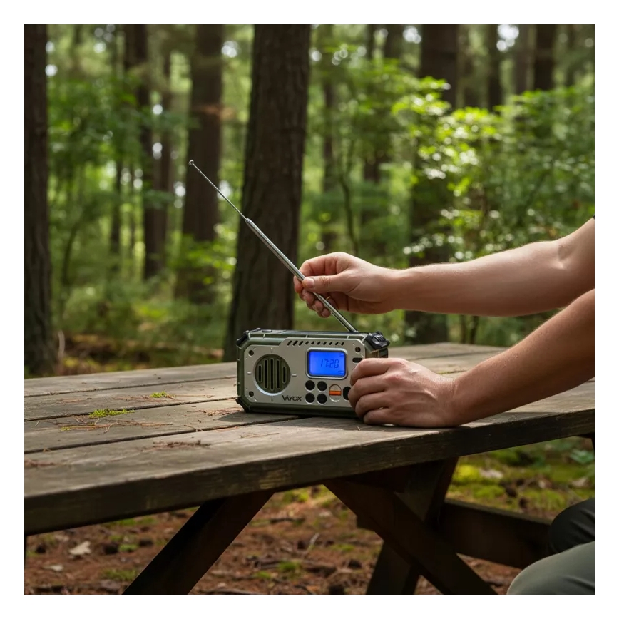 Radio da campeggio con manovella, pannello solare e torcia a LED con funzione powerbank 5V/3xAAA/2000 mAh IPX4 verde