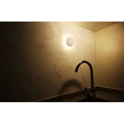 Lampada di orientamento LED con sensore LED/0,45W/3xAAA 3000K bianco