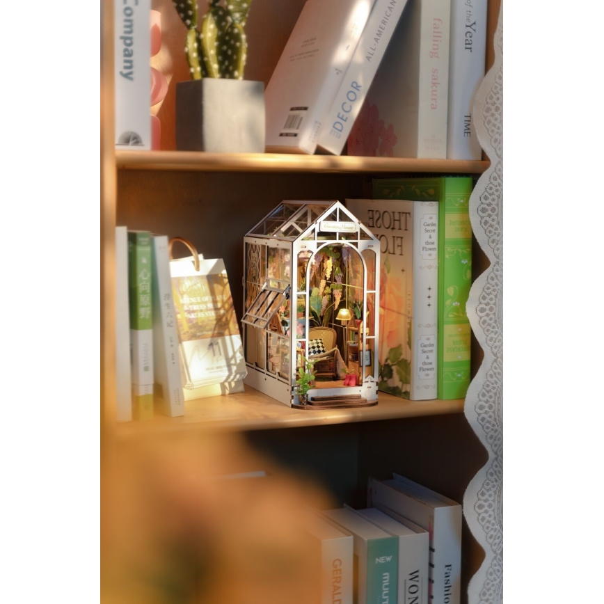 RoboTime - LED-Buchstütze Gartenhaus 3D puzzle 2xAAA