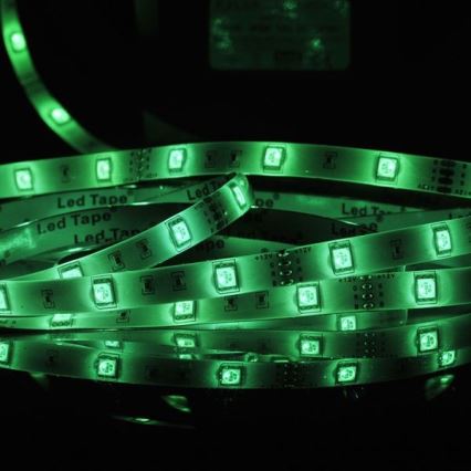Ruban LED RVB à intensité variable pour l'extérieur 5m LED/14W/12V IP65 + télécommande