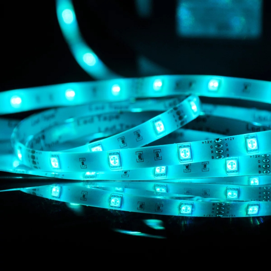 Ruban LED RVB à intensité variable pour l'extérieur 5m LED/14W/12V IP65 + télécommande