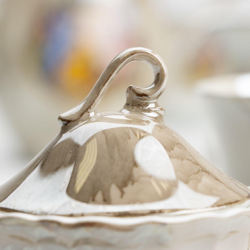 Service à thé en porcelaine marron