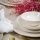 Service de table 24 pièces en porcelaine blanche avec finition dorée