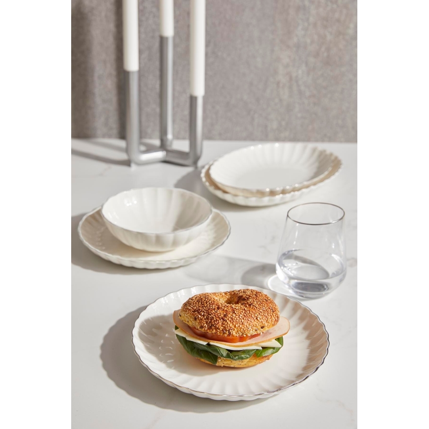 Service de table 27 pièces en porcelaine blanche et dorée