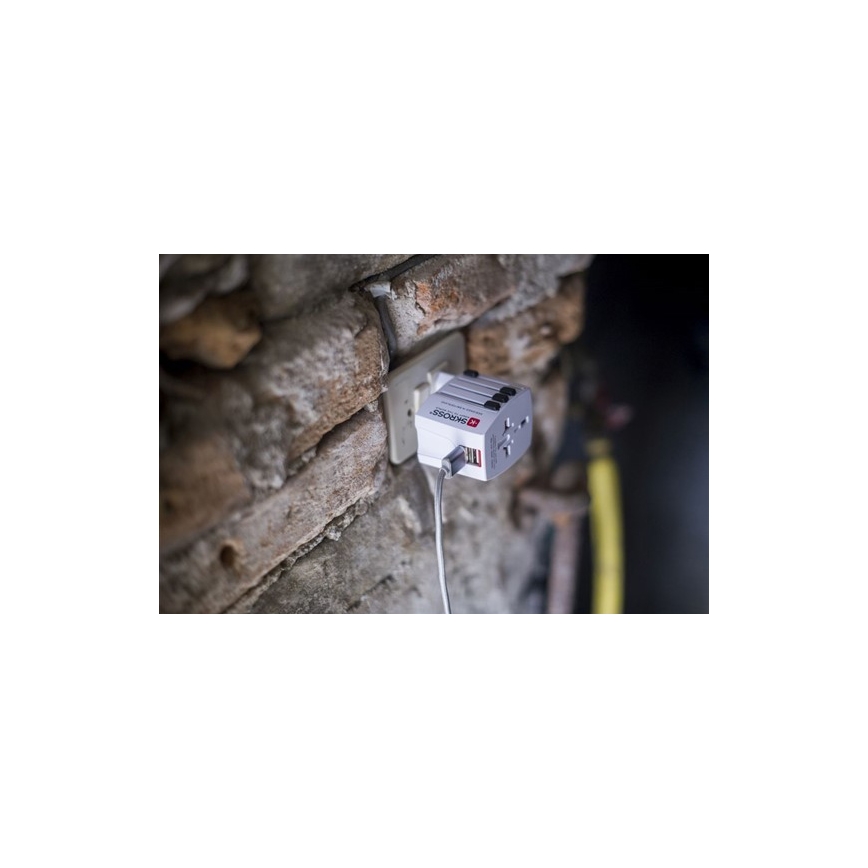 Internationaler Reiseadapter 230V + 2x USB-Anschluss