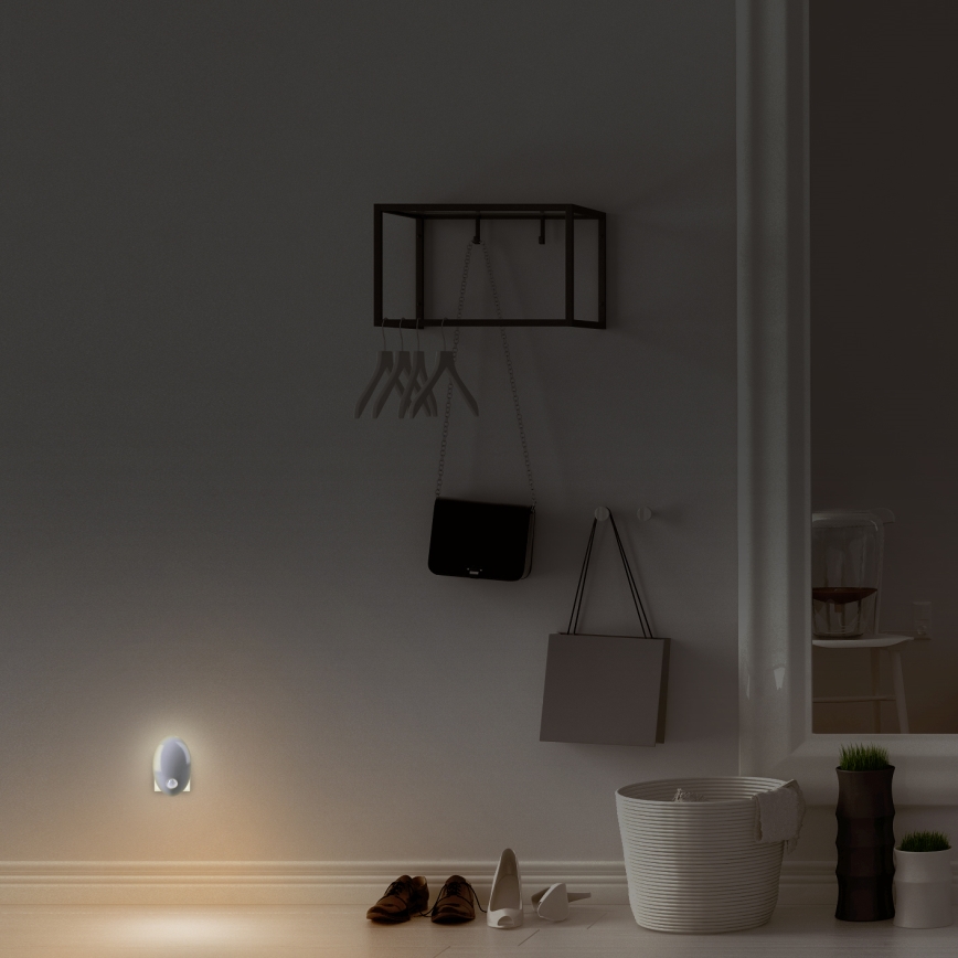 Solight WL909 - Veilleuse sur prise avec détecteur LED/0,7W/230V 3000K