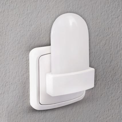 Lampe d'orientation LED RGB sur prise avec détecteur de crépuscule LED/0,5W/230V