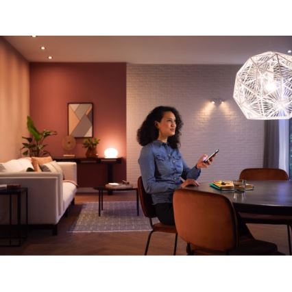 Starter kit Philips Hue White Ambiance 3xE27/11W 2200-6500K + Dispositivo di interconnessione e telecomando