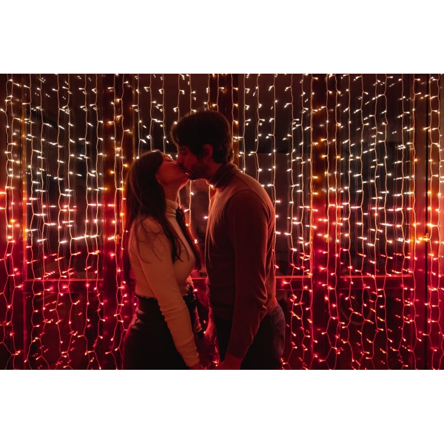 Twinkly - LED RGBW dimmbare Außen-Weihnachtsvorhang CURTAIN 210xLED 6,1m IP44 Wi-Fi