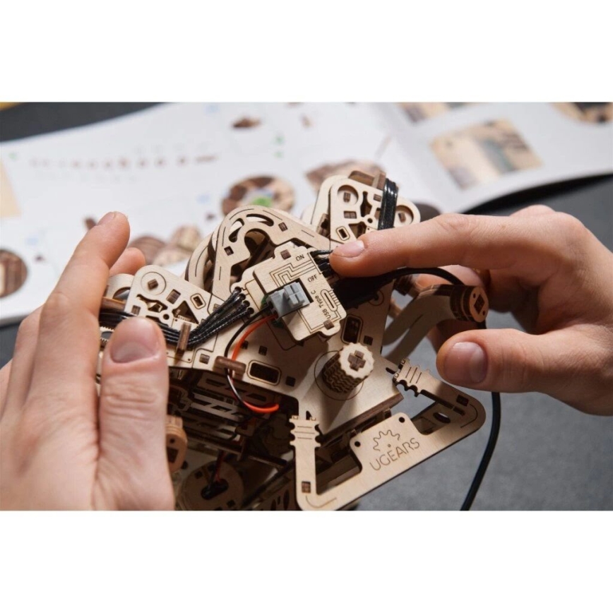 Ugears - 3D mechanisches Holzpuzzle V8-Motor