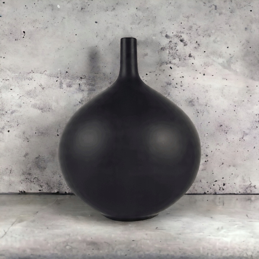 Vase en céramique noir mat de 24 cm