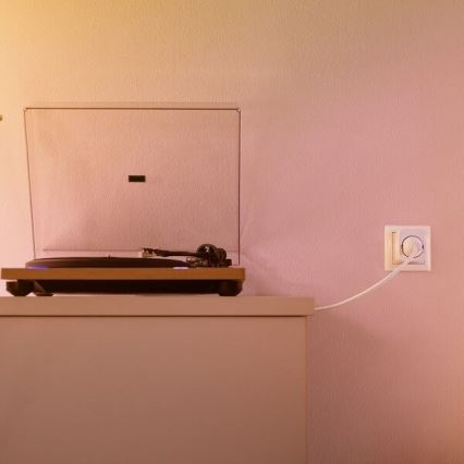 WiZ - Prise connectée E 2300W + compteur d'énergie Wi-Fi